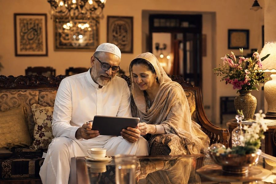 Family Managed Path — 100% Parent Control Traditional Muslim family managing an Islamic rishta together — Family Managed path on Humraah